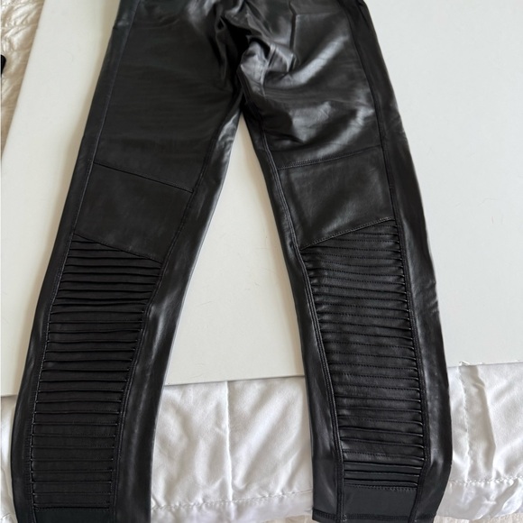 7 For All Mankind M, Faux Leather Skinny Pants, Tiny Pleats on Legs, NWT - Picture 4 of 12